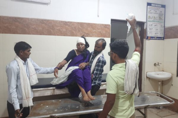 डेड हॉउस चौराहे पर दो बाइको की भिडंत में आशा कार्यकर्ता सहित दो घायल