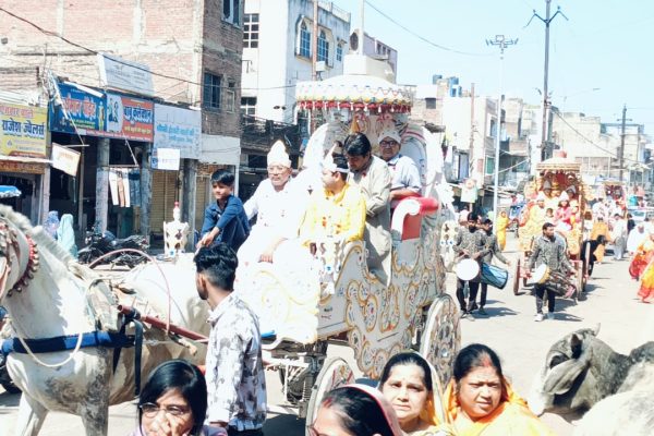 त्रय स्वर्ण कलशारोहण एंव ध्वजारोहण कार्यक्रम सम्पन्न