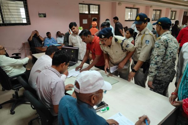 कलेक्ट्रेट की जन-सुनवाई में 107 लोगों की समस्याओं की हुई सुनवाई