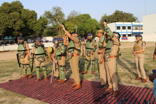 रिजर्व पुलिस लाइन पुलिस कर्मियों द्वारा किया गया बलवा नियंत्रण मॉक ड्रिल