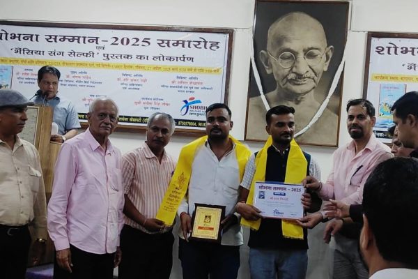 रक्तदाता समूह परिवार के टीम को किया गया सम्मानित,संयोजक शरद तिवारी को प्रमाणपत्र देकर किया सम्मनित