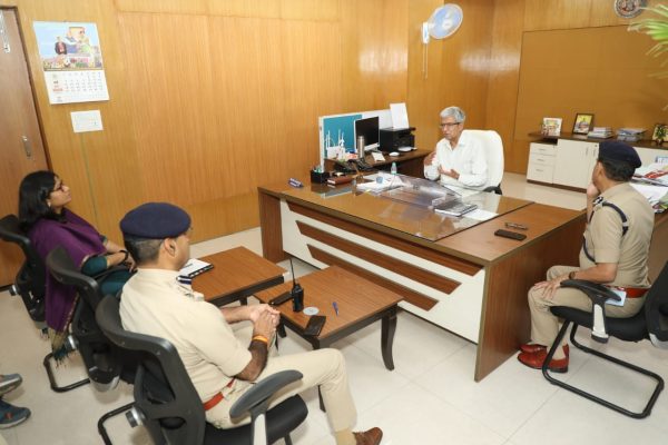 शहर के सभी 66 वार्डों की मैपिंग कर पर्याप्त सायरन लगवाएँ – संभाग आयुक्त