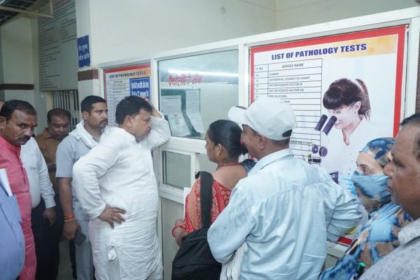 ऊर्जा मंत्री तोमर ने किया सिविल अस्पताल हजीरा का निरीक्षण
