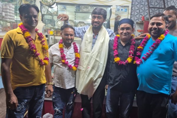 सब्जी मंडी में हुआ समाजसेवी राजू गुप्ता का फूल मालाओं से स्वागत