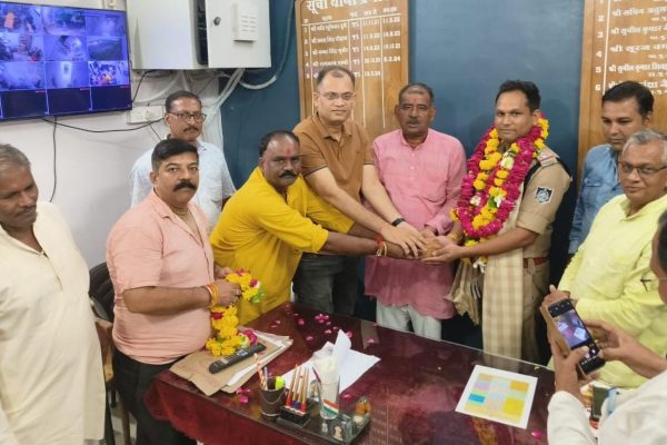 दतिया सिविल लाइन टीआई का शहर के व्यापारियों ने किया सम्मान