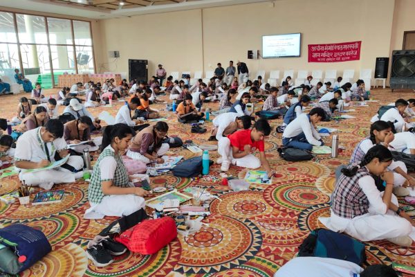 इटावा सफारी पार्क मे चित्रकला प्रतियोगिता का आयोजन