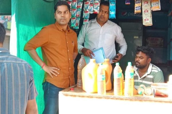 अवैध पेट्रोल बेचने वालों पर प्रशासन ने कसा शिकंजा,27 हजार रूपये से अधिक की अवैध पेट्रोल जप्त